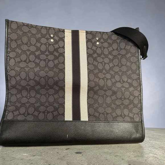 Coach Dempsey Tote 40 Signature Jacquard Tote COA, Dust Bag - Picture 2 of 14